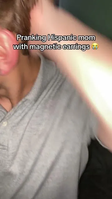 No1 was hurt lol😂 they looked so real😭 #prank #hispanicmoms #mom #hispanictiktok #earrings #magnetearrings  