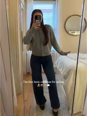 And no…it’s not scratchy ! #OOTD #cardigan #springstyle #fitcheck #springfashion #springweather #cardiganoutfit #cozyoutfit #comfybutcute #basics #wardrobeessential 