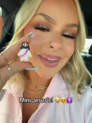 SO CUTE! Jesus loves you 🫶🏼✝️ #jesuslovesyou #jesuschrist #jesusisking #jesussaves #jesusislord #godisgood #god #christiantiktok #christianity #tiktokmademebuyit #coolfinds #christmasgiftideas #christmas #giftideas #christmaslist #tiktokshopholidayhaul #tiktokshopblackfriday #tiktokshopcybermonday #SuperBrandDay #sweaterweather #fyp #foryoupage #giftguide #tiktokshopcreatorpicks #tiktokshopholidayhaul #ttslevelup #ttsdelightnow #tiktokshopjumpstartsale #seasonalgems #ttsdelightnow #tiktokshoploveatfirstfind 