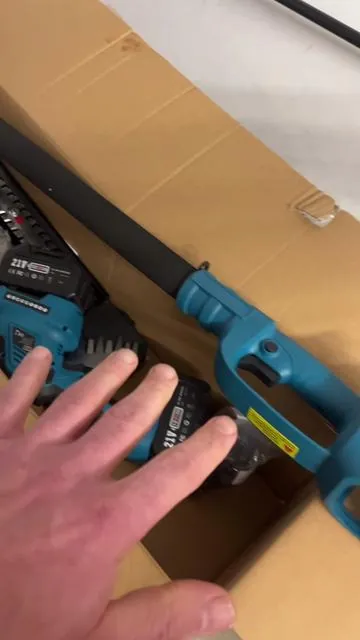 Landscape tools hedge trimmer chainsaw#fyp #landscaping #yard #yardwork #springcleaning #chainsaw #pruning #treework #hedges 