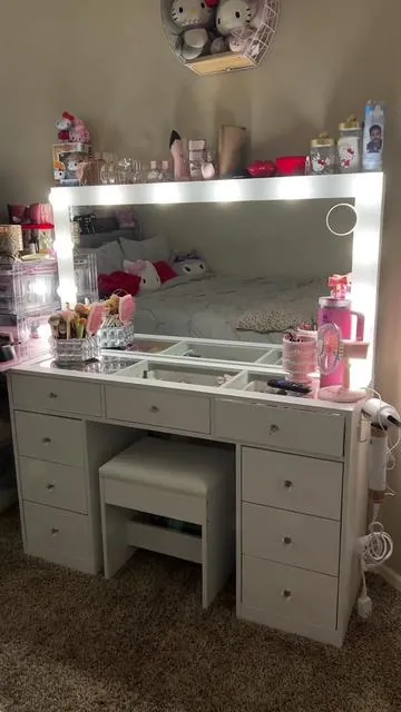 My new vanity 😍✨ #vanity #vanitymirror #makeupvanity #makeup 