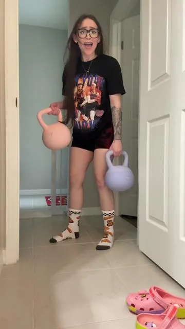 Soft kettle bells are superior 💓 #kettlebell #kettlebellworkout #workoutequipment 