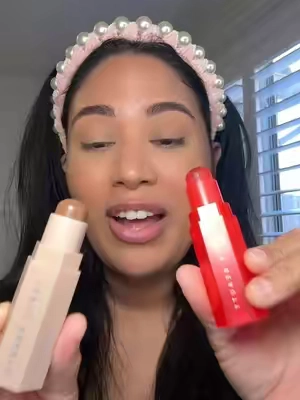 i’m LOVING this duo!! the cheek & lip stix is pH adaptive so it changes based on your pH!! this is so so so good 😍👏🏽 @Fenty Beauty #fentybeauty #matchstixstrawberrypop #matchstixcontour #makeupduo #beautyhacks #makeuptips #phadaptivemakeup #tiktokmademebuyit #contouring #tiktokshoprestock #tiktokshoploveatfirstfind #tiktokshopspringglowup 
