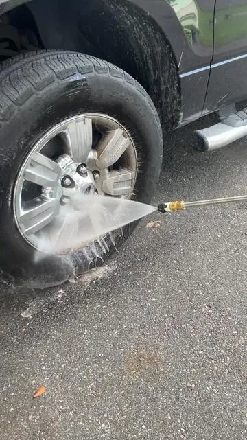 MAD ACID for the win! #maddetailing #detailing #satisfying #carcleaning #tiktok #tiktokshop #satisfyingvideo #cardetailing #wheelcleaning #satisfying 