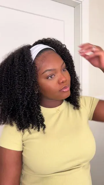 love a simple and cute style🎀 As a 30-week pregnant mom, this is a MUST HAVE!! @OQHAIR 22inches curly headband wig, you can check out the yellow cart if you want or check out my bio link #headbandwig #gluelesswig #curlyhair #naturalhair #protectivehairstyle #momlife #easyhairstyle #bighair #curls #fyp 