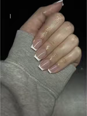 They look so professional 😍 @BeetlesGelPolish #beetles #beetlesgelx #frenchtips #pressons #nailsathome 
