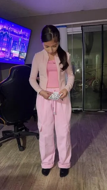 Pro Club cargo Sweat pants in pink🩷 #momsoftiktok #momlife #momlifebelike #teenagersbelike #teenager #teenlife #teenagersoftiktok #proclubs #proclubcargopants #pinkproclub #pinkgirly #pinkgirlies #teenstruggles #teensoftiktok 