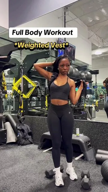Full Body Workout w/ my new weighted vest! Definitely added a challenge 💞💪🏾 #workoutroutine #fullbodyworkout #fullbodyworkouts #fitnesstips #dumbbellworkout #coreworkout #workoutroutine #blackgirlfitness #fittok 