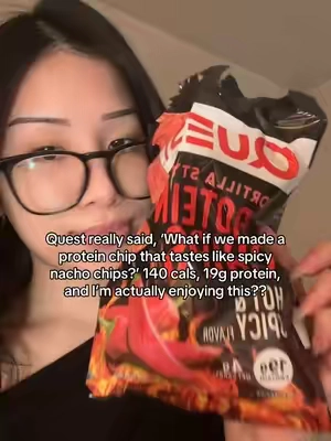 these are actually so GOOD like regular hot chips🌶️🤤don’t taste like cardboard and are SPICY!! #quest #questchips #protein #proteinchips #lowcalhighprotein   #questproteinchips @Quest Nutrition @iHerb 