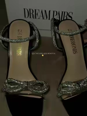 Los tacones que toda chica necesita 😍🖤 #heels #heelslove #dreampairs #tacones #taconeschallenge #taconesaltos #zapatos #tiktokshop #taconesdemujer 