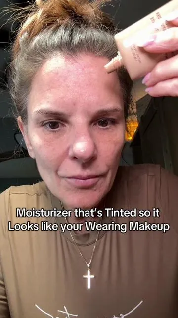 Laura Geller Tinted Moisturizer. #laurageller #skincare #mousturizer #tint 