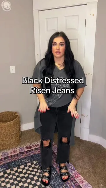 Top is from @LIFEclothingco it’s sold out but I linked some similar that they have 🤍 #risen #risenjeans #jeans #blackdenim #blackjeans #graphictee #ootd #fyp #tiktokshop 