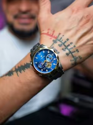 Este reloj de acero inoxidable para hombre combina lujo y funcionalidad sin romper el bolsillo. Diseño cronógrafo con correa de acero inoxidable, esfera luminosa y resistente al agua 🌊. Ideal para outfits de negocios, eventos o uso diario. Regalo perfecto para cualquier ocasión. #CheapWatchesForMen #CheapWatchesThatLookExpensive #MensLuxuryWatch #ElegantWatch #StylishAccessories #StainlessSteelWatch #WaterproofWatch