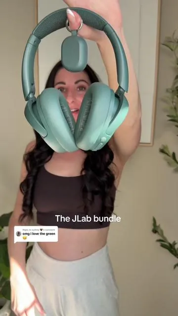 Replying to @sydney 🤎 This is THE perfect pair 🎧 @JLab  #jlab #noisecancelling #noisecancellingheadphones #workoutearbuds #miniearbuds #techdonebetter 