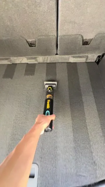 Better than a car detailer? #fanttikday #carvacuum #detailingcars #carcleaning #clean #fanttik #springtok 