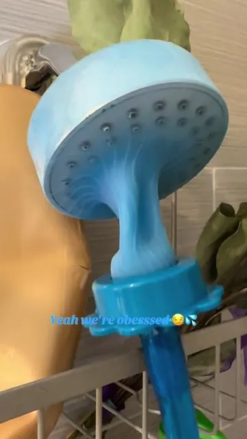 No detachable shower hose? Let Rinseroo change your shower cleaning game 😏🧼🧽🫧 #cleaningmotivation #cleaningtiktok #cleaninghacks #cleaningasmr #rinseroo 