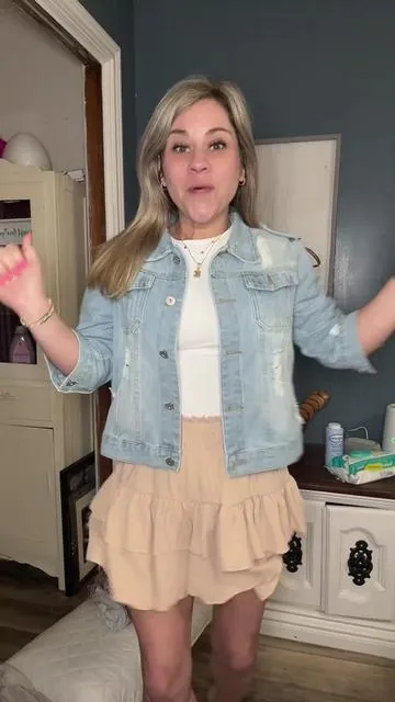 OBSESSED! These are so cute. So stretchy so comfortable. I cannot rave about them enough! #springtok #springglowup #ruffleshorts #highwaistshorts #shortsforwomen #fashionfavorites #fashionfinds 