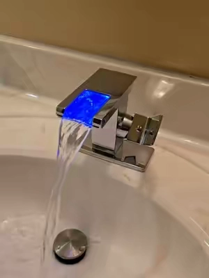 #caño #baño #lavamanos #tiktokmademebuyit #tiktokshoprestock #tiktokshopspringglowup #springtok #tiktokshopfinds #tiktokshoprestock #faucet #grifo #grifodeagua #waterfall 