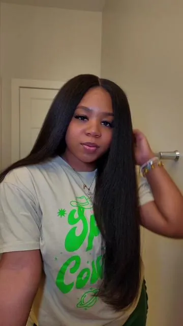 A Clean, Polished, Fluffy Blow Out is my favorite 90s hairstyle😍😚 @oqhairshop 24" 7x5hd lace kinky straight #wigs #hdlace #gluelesswig #kinkystraightwig #oqhair #90shairstyle #90sblowout #90shair #blowouthair 