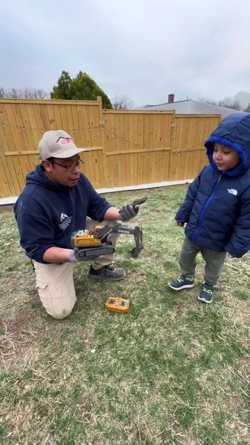 Invierte en la felicidad de tus niños con esto#juguetesparaniños #rcconstructiontruck#niños#ventastiktok#akeleotoys 