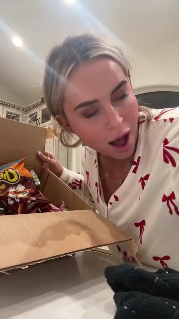 Will I open and try everything because I'm impatient ? Yes. How could you not taste test all of them at one time 😂#foodtok #tiktokmademebuyit #strangesnacks #weirdfoods #weirdsnacks #foodie #snacktok #foodreview #mysterybox #bussinsnacks #exoticsnacks #exoticsnackboxes #30for30 #foreignsnacks #tiktokshopcreatorpicks  