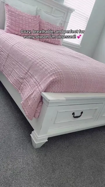 My daughter’s new favorite blanket and now mine too!  💕🎀🌷 #CozyLiving #AllSeasonBlanket #HomeEssentials #TikTokFinds #BedroomGoals #ComfyAndCozy #TikTokShop #phf #phfbedding#homedecor#bedroomdesig#blanket#throwblanket #tiktokmademebuyit #tiktokshop #tiktokshopaffiliate #sleep# #cozy #cozyathome #fyp