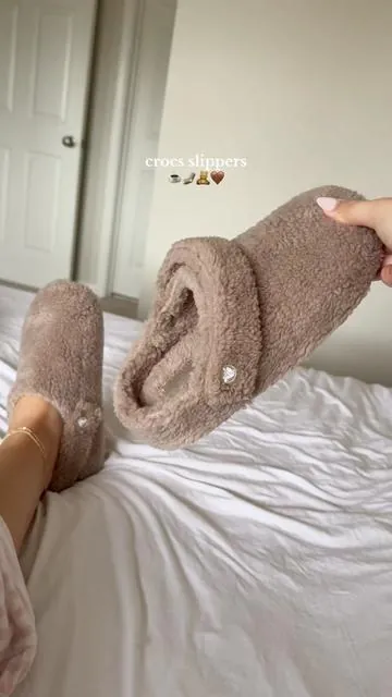 the cutest cozzzy slippers by crocs 😍 #slippers #cozyslippers #fuzzyslippers #womensslippers #crocs #crocsslippers #cozy #fashion #croc #crocs4life #crocsgang #crocscozzzyslipper #crocsslippers #crocsshoes #comfyshoes #fyp #comfortableshoes #cuteshoes 