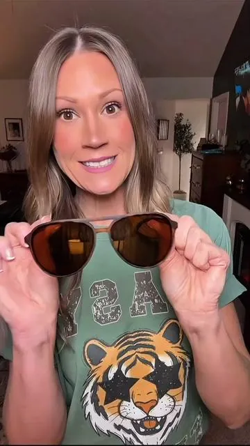 Classic, cool, and effortlessly chic—these aviator sunglasses from @goodr are your new go-to for sunny days and they won’t get stuck in your hair!  Grab a pair and turn heads all season long!☀️#polarizedsunglass #sunglasses #womenssunglass #summerlooks #goodr #tiktokshopspringglowup #tiktokshopcreatorpicks 