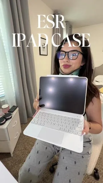 ESR Keyboard case is a must for IPad Users! 🤓🤝🏼 @ESR US #esrtech#esripadkeyboard#ipadkeyboardcase#ipadair11#ipadair13 #ipadair #ipadcase 