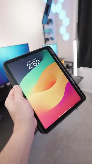 Best Apple Pencil alternative 💯 For $29.99, the Geo Pencil from ESR is such a great deal Also love that you can get it in black or pink if white doesn’t for your aesthetic  @ESR US @Blended Group  #esrtech #esrgeodigitalpencil #esripadpencil #applepencilalternative #ipad11 #ipadair11 #ipadair13 #ipad2025 #blendedgtalks
