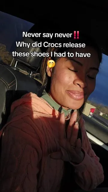 Replying to @sbmtravelfusion Runnnnn and grab these Crocs Echo Waves while they are on limited time  flash sale #fashiontiktok #crocs #crocsechowave #shoes #springtok #tiktokshopcreatorpicks 