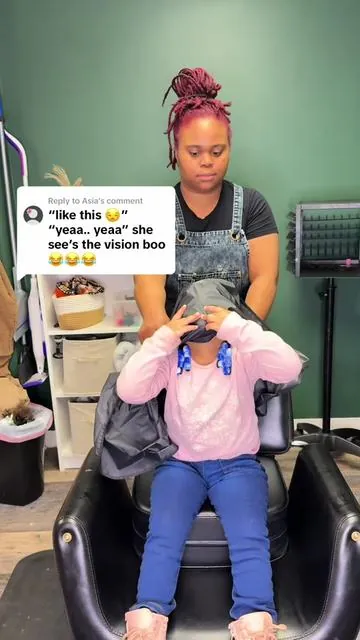 Replying to @Asia straightened Leah’s hair, per her last request 🙃😭 using the viral Tymo hair straightening brush. Needless to say, she loved the results 