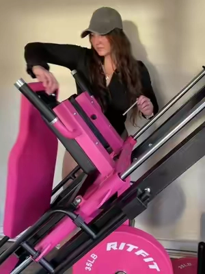 the ultimate leg pump 🦵🏼#HomeGym #Garagegym #pinkgymequipment #legpress #legpressmachine #hacksquat #workout #legs #pink #homegymequipment #homeworkout #ritfit