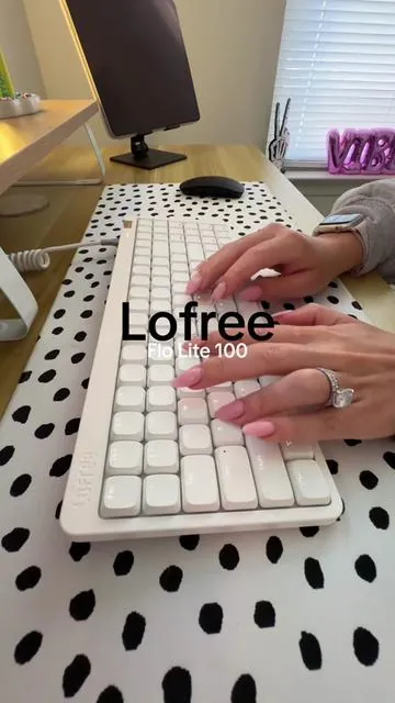 My neutral/minimal girlies need to stand UP! 👀 big thanks to my friends at @LOFREE Official for sending me their Flo Lite 100 to try out. The sound, feel, look of this thing is a 10/10 😩🤍 #lofree #lofreeofficial #workfromhome #corporatetiktok #fyp #productivity #remotejobs #deskorganization #remotework #creamykeyboards #thockykeyboard #workvlog #workvlog #keyboardasmr #desksetup #asmr #asmrsounds #office #officevlog #asmrtiktoks 