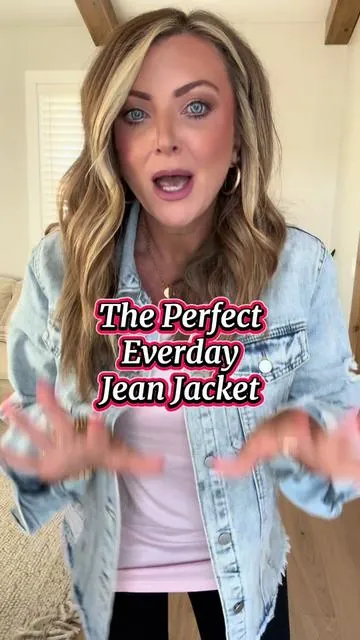 This Jean Jacket  it the perfect “everyday” Jean Jacket!!  It’s super comfortable, has distressing and a raw hem, comes in many colors and is SUPER AFFORDABLE 🙌🏻.  This is the Jacket you’ll be reaching for time and time again. @Evaless official #jeanjacket #jacket #denimjacket #affordablefashion #springfashion #springtok #springglowup 