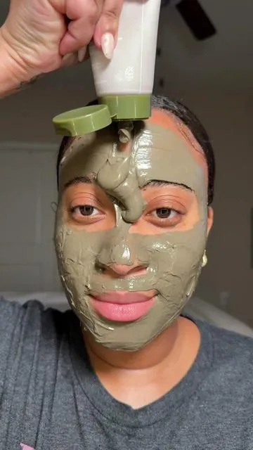 Cardi B said what pores? 🤭here’s her secret!!!  @BRMUD_US Mud Mask + Pack to foam cleanser  #brmud #mudmask #brmudpartner #skincare #glow #skin #skincareroutine #healthyskin #poreless #cardib #koreanskincare #kbeauty