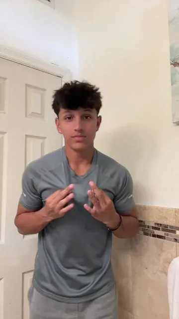 No way some of yall still don’t take advantage of this😂😂#tiktok #tiktokshop #tiktokmademebuyit #gym #gymtok #shirt #fitness 