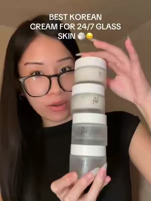 I’ve tried PLENTY of moisturizers, but this is the one I’ll always go back to. Great for any skin types, got rid of my dark spots, gives me glass skin…like what more can I ask for🙂‍↕️🍚 #koreanskincare #ricewater #dynastycream #glassskin #beautyofjoseon #viralskincare #glowyskin #hyperpigmentation #b#beautyofjoseondynastycreambeautyofjoseonmoisturizer @Beauty of Joseon US 