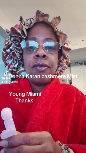 #perfume#donnakarancashmeremist #younmiami #donnakaran 