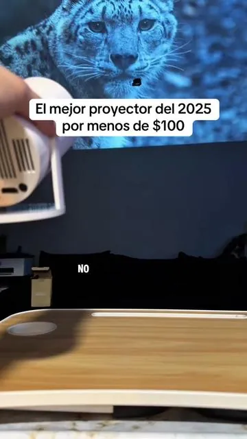 Ahora mismo es el mejor proyector por menos de 100$ que puedas comprar!🎬🎥 #projector, #tech, #budgettech, #gadget #homecinema #portableprojector #tiktokshop 