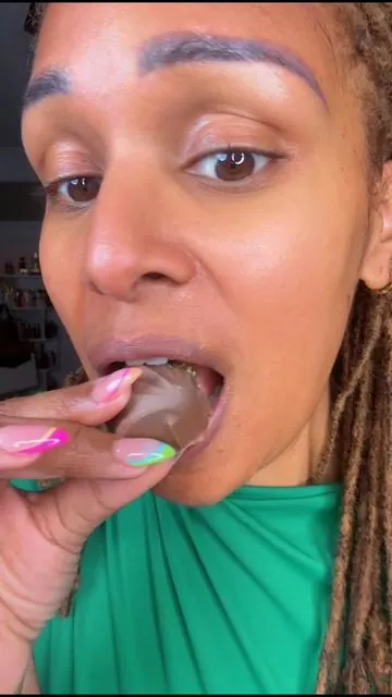 All you need to do is change the molding for a more individualized experience 🍫🍫🍫🍫🍫🍫🍫 @CHOCBOX ✨  #creatorsearchinsights #dubaichocolate #refills #chocobox #chocolate #ttsstarcreator #tiktokshoprestock #ttsbeautybestie #ttsfashionfam #starcreatorcompetition #toptiermarch  #tiktokshopcreatorpicks #ttsdelightnow #spotlightfinds #ttslevelup #tiktokshopjumpstart #giftguide #spotlightfinds #springcleaning #springfashionfest #springtok #creatorpicks 