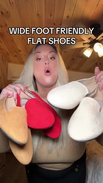 The perfect flats that are wide-foot friendly!  #flats #flatshoes #flatshoesstyle #springfashion #springtok #womensfashion #womensfashiontrends #tiktokshopfashion #officefashion #fashioninspoforyou 