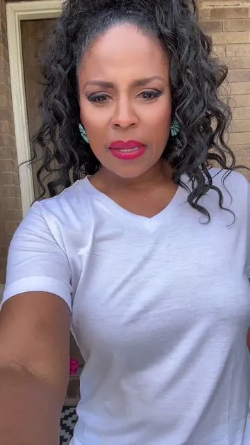 We wear T-shirts way too often, for us to be walking around with pit stains. It’s time to clean out that T-shirt drawer and bring in some good stuff. I’ve linked them in the video. #T-shirt #Shirt #Women’sT-shirt #Women’sShirt #CasualClothes #SpringFashion #TikTokFashion 