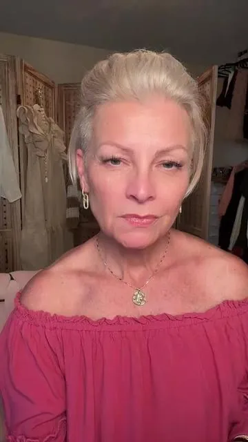 If you have mature skin, why would you take advice from someone who DOESN'T?! 🩵 #skinn #skinncosmetics #skincare #matureskin #matureskincare #skinnsiders #womenover50 #skincareover50 #slayborhood #skintok #facescrub #moisturizer #faceserum #mantlemilk #skin #dermappeal #skincareroutine #tiktokshopcreatorpicks #ttslevelup #facialscrub #skincaretips @SKINN Cosmetics
