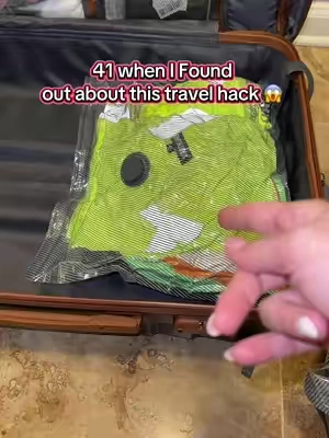 This is incredible! #travel #traveltiktok #traveltok #traveltips #traveltipsandhacks #traveltipsandtricks #traveling #luggagehack #luggagepacking #packwithme #packwithmeforvacation 