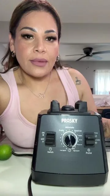 10/10 honestamente la vitamix Esta MAs pesada y el plastico MAs grueso pero lo que importa es el motor buenisimo y muele super bien! #tiktokshop #tiktokpartner #springglowup 