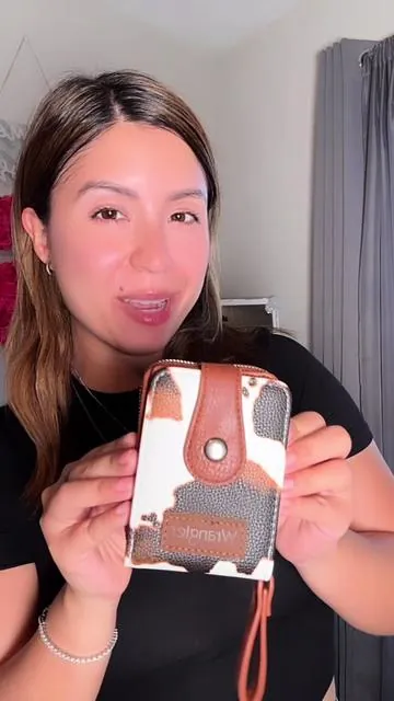 Super cute 🐮🐄🤠 wallet @Rustic Charm Bootic #rusticcharmbootic#wrangler#wranglerwallet #TikTokShopspringglowup#spotlightfinds #SpringGlowUp 