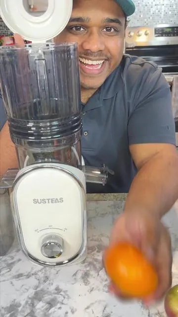 susteas cold press juicer is WILD #juicer #juicerecipe #juicing #juicermachine #greenjuice #carrotjuice #susteas 