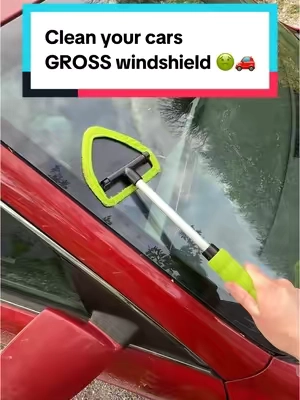 Clean your cars gross windshield! #windshieldcleaner #windshieldcleaning #carcleaning #cartok #cardetailing 