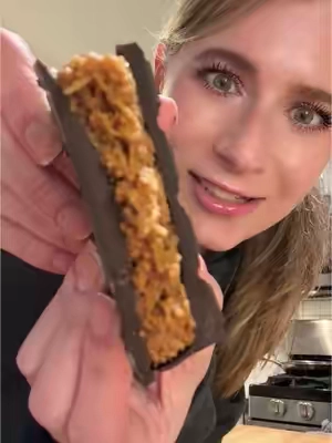 These bars are unbeatable! Worth Every Single Penny! @CHOCBOX ✨ #biscoffknafeh #knafeh #cookiebutter #chocbox #dubaichocolate #chocolatelovers #tiktokshoptreats #tiktokshopcreatorpicks  #tiktokshoprestock #tiktokshopspringglowup